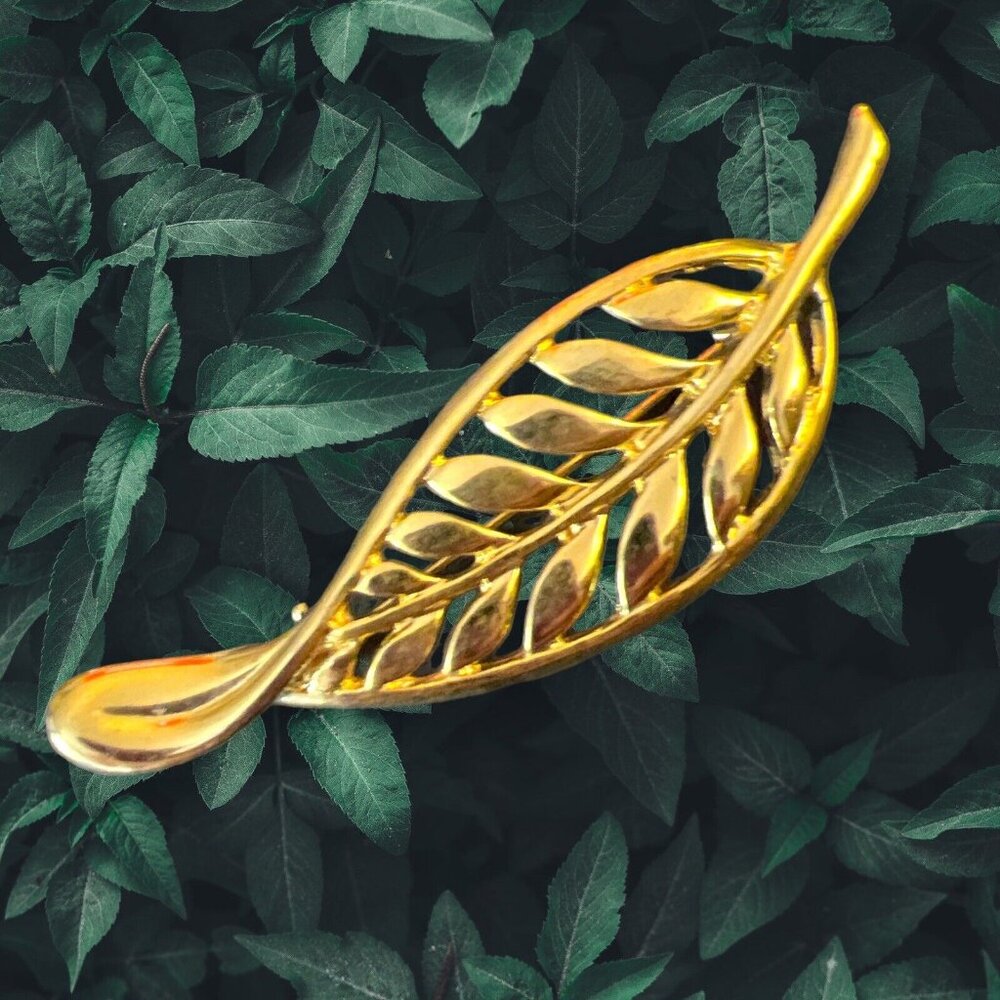 Very Pretty Gold Leave Brooch Pin
